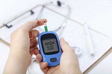 Brittle diabetes atau diabetes rapuh atau diabetes labil adalah kondisi kadar gula darah yang berubah cepat.