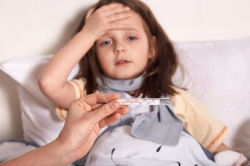 Demam Salah Satu Gejala Infeksi Covid-19, Jika Anak Mengalaminya Obatnya Parasetamol atau Ibuprofen?