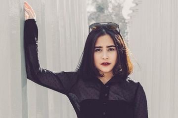 Sedang Sibuk Promo Serial Terbarunya Bersama Reza Rahadian, Prilly ...