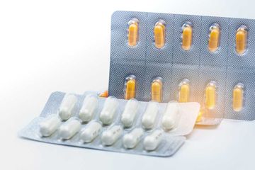 Antibiotik jenis azitromisin gagal membantu orang dewasa yang sakit parah yang terinfeksi virus corona.