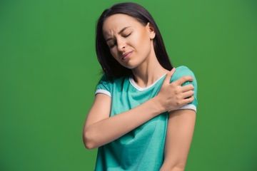Sering Dikaitkan Dengan Penyakit Jantung Benarkah Nyeri Lengan Kanan Bagian Atas Tanda Masalah Kesehatan Yang Serius Semua Halaman Nakita