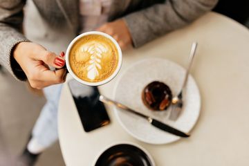 Kafein di dalam kopi, apabila dikonsumsi melebihi kebutuhan, dapat menyebabkan kenaikan gula darah.
