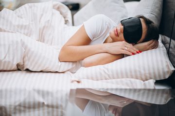 Siklus menstruasi memengaruhi efisiensi dan kualitas tidur karena perubahan hormon.
