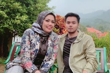 Elly Sugigi dan Aher