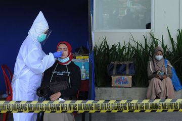 Hasil rapid test antigen negatif bukan jaminan aman dari penularan Covid-19.