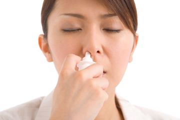 Cuci hidung dengan cairan infus