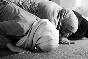 Jadi Masalah Kehamilan di Trimester 3, Sujud Bantu Ibu Hamil Memperbaiki Posisi Janin Sungsang