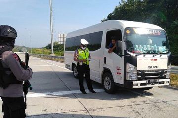 Positivity Rate Tembus 32,83 Persen, PPKM Jawa-Bali Dianggap Gagal hingga Epidemiolog Sarankan Semua Kantor Ditutup: '100 Persen WFH'