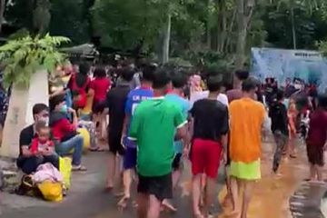 Saat ini Indonesia menurut data worldometers berada pada tiga belas di antara negara-negara dengan kasus aktif Covid-19 tertinggi.