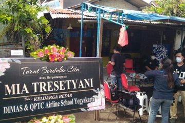 Pramugari Mia Tresetyani Wadu pramugari Sriwijaya Air SJ-182 dimakamkan tepat di hari ia berencana pulang