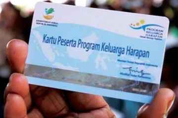 Bantuan Sosial dari pemerintah berupa PKH Bantuan Sosial dari pemerintah berupa PKH