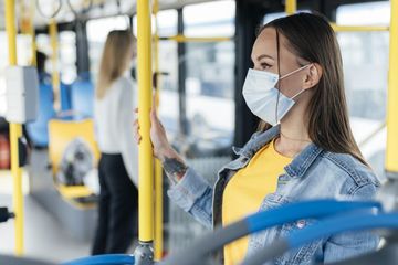 Covid-19 Mulai Mengancam, Dokter: 'Jangan Bicara Saat Di Transportasi Umum'