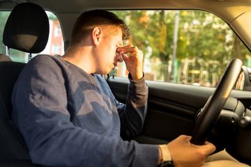 Jangan langsung menyetir mobil setelah makan.