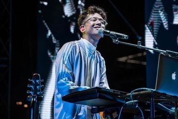 Lirik Lagu Dan Terjemahan It S You Dipopulerkan Oleh Sezairi Sezali Sonora Id