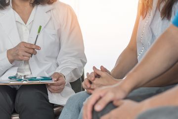 Jika sudah berencana untuk mengunjungi klinik kesuburan, luangkan waktu ini untuk mengumpulkan informasi tentang pilihan klinik.
