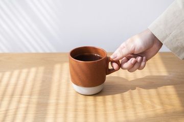 5 Cara Aman Minum Kopi Tanpa Khawatir Asam Lambung Naik, Coba Buktikan