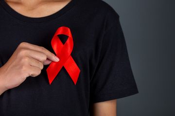 Seorang pria pengidap HIV akhirnya sembuh usai minum obat yang berisiko.