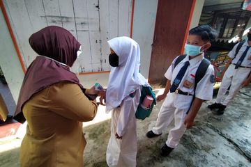 Kembali sekolah, Juli 2021. Dengan catatan program vaksinasi Covid-19 masal selesai.