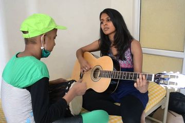 Musik terapi sangat bermanfaat pada remaja yang mengalami gangguan mental.