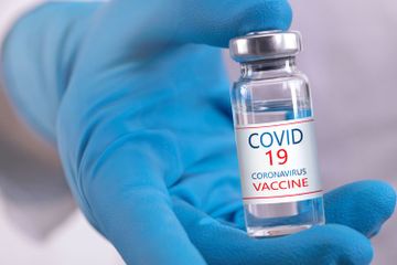 Orang yang telah disuntik vaksin Covid-19 tetap dapat menyebarkan virus corona meski kemungkinannya kecil.