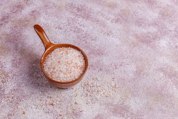 Bahaya konsumsi garam pink himalaya berlebihan berdampak pada kesehatan. Waspadai.