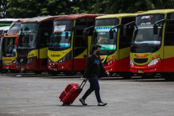 Selama Peraturan PPKM Darurat Jawa-Bali berlangsung 03 - 20 Juli 20219 berlangsung, setiap penumpang angkutan umum jarak jauh wajib tunjukkan kartu vaksinasi Covid-19.