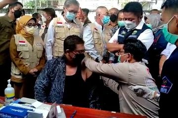 Efek samping vaksinasi Covid-19 yang bisa terjadi saat bulan puasa.