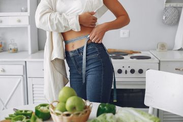Menentukan metode diet untuk menurunkan berat badan.