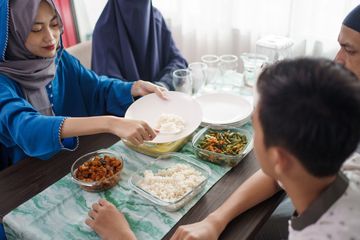 Inilah Aneka Makanan yang Baiknya Dihindari Saat Buka Puasa Menurut WHO
