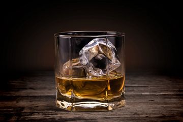 seorang Youtuber tewas usai kebanyakan minum vodka saat liva.