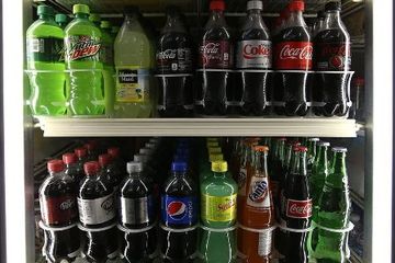 Tak banya yang tahu, minuman soft drink juga bisa menjadi pemicu asam urat.