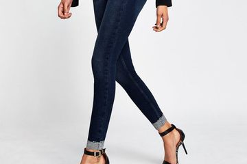 Skinny jeans super ketat, terlihat gaya, namun menimbulkan penderitaan bagi pemakainya.
