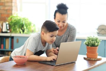 Sebentar Lagi Lebaran Ajak Si Kecil Bikin Kartu Ucapan Idul Fitri Pakai 3 Aplikasi Ini Sambil Manfaatkan Momen Happy Moms Happy Ramadhan Caranya Gampang Banget Semua Halaman Nakita