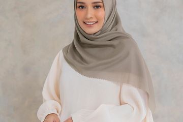 Baju putih cocok jilbab warna apa