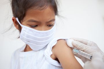 Tak Mengijinkan Anak Divaksin Covid-19, Ini Konsekwensi yang Harus Diterima