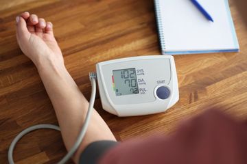 Tips mencegah stroke salah satunya dengan menjaga tekanan darah pada batas normal.