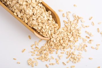 Lulur yang terbuat dari oatmeal, salah satu bahan alami mengusir biduran.