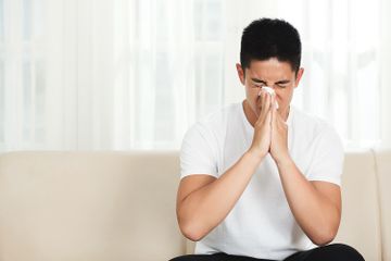 Bersin adalah cara otak bereaksi terhadap iritasi, bakteri, atau virus  yang mungkin telah memasuki saluran hidung.