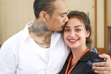 Bercengkerama Tanpa Busana Bareng Nora Alexandra, Jerinx SID ...
