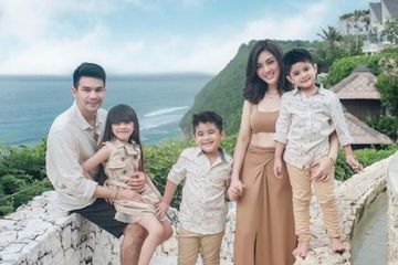 Dhena Devanka akui Joanthan Frizzy mencoba untuk mengenalkan anak-anak mereka pada Ririn Dwi Ariyanti