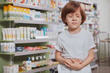 Pengobatan medis untuk cacingan pada anak.