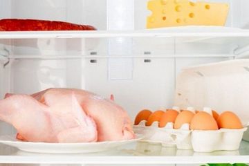 Stok Daging Ayam Mentah di Kulkas Buang Saja Jika Sudah Seperti Ini