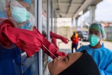 Epidemiolog UI soroti jumlah kasus Covid-19 dan testing yang turun selama PPKM.