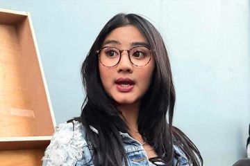 Ghea Youbi Hibur Gian Zola yang Sedih Usai Persela Lamongan Resmi ...