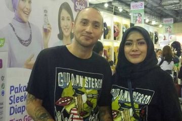 Gary Iskak dan istrinya, Richa Novisha . Gary menderita Hepatitis C. 