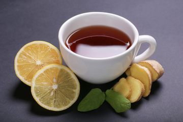 Khasiat minuman herbal dari jahe, kunyit dan lemon untuk kesehatan.
