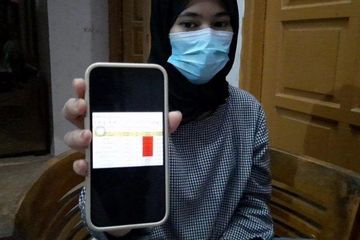 Riska selaku penyintas covid-19 yang mampu sembuh setelah menjalani isoman selama satu bulan lamanya menunjukan tanda negatif hasil PCR.   Tapi dirinya menjadi berisiko terpapar varian Omicron.