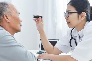 AMD (Age-related macular degeneration) merupakan gangguan penglihatan paling sering dijumpai, khususnya bagi lansia di Indonesia.