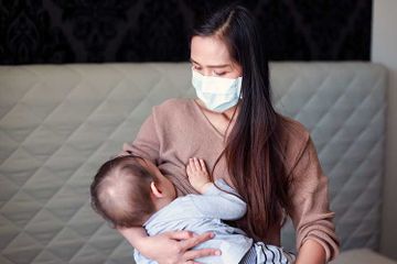 Ibu positif Covid-19 tetap boleh menyusui sang anak