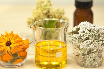 Chamomile jadi salah satu obat sakit mata alami untuk bayi